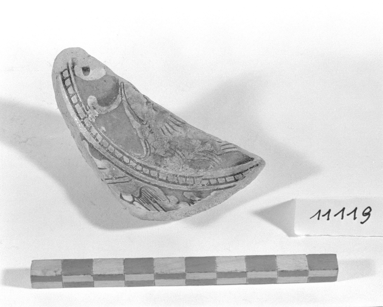 motivo decorativo fitomorfo (scodella, frammento) - produzione veneziana (sec. XVI)