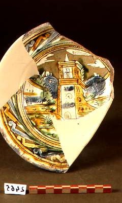 paesaggio con architetture (piatto, frammento) - produzione veneziana (seconda metà sec. XVI)