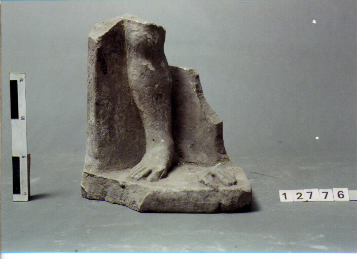Statuetta maschile/ frammento (SECC. III A.C. / IV D.C)