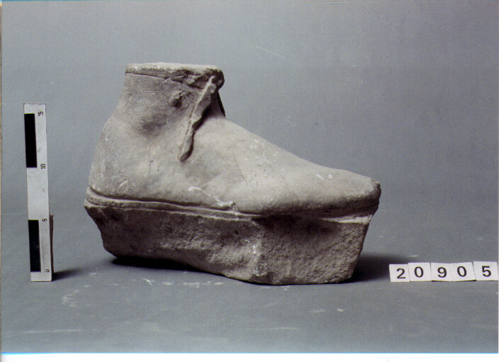 statua maschile/ piede (SECC. III A.C. / IV D.C)