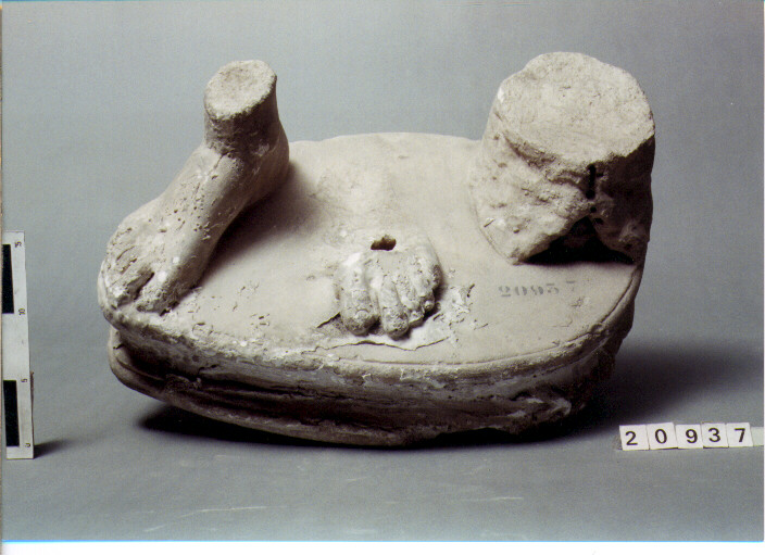 statua/ piedi (SECC. III A.C. / IV D.C)