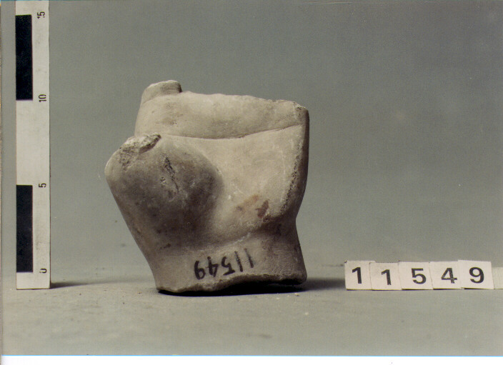 statua maschile/ mano (SECC. III A.C. / IV D.C)
