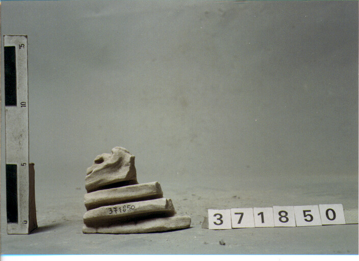 statua/ frammento (SECC. III A.C. / IV D.C)