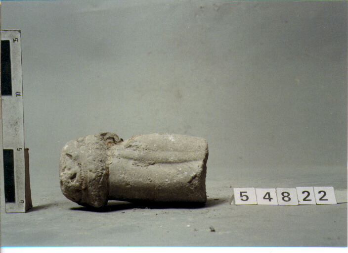 statua maschile/ gamba (SECC. III A.C. / IV D.C)