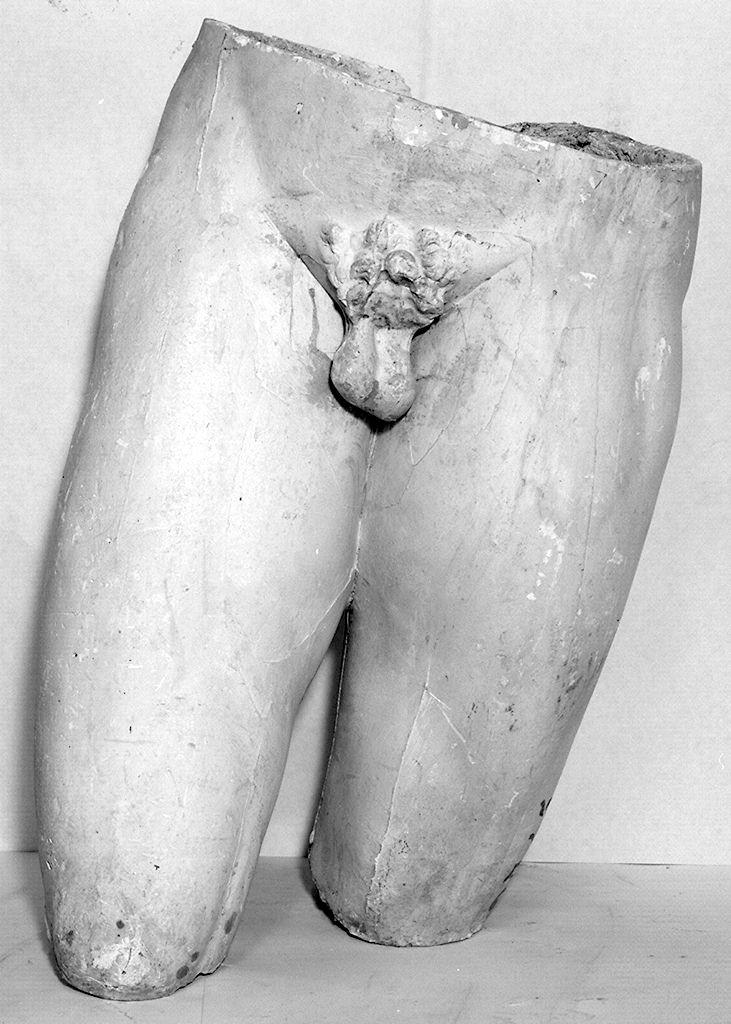 giovane nudo (scultura, frammento) - produzione italiana (sec. XIX)