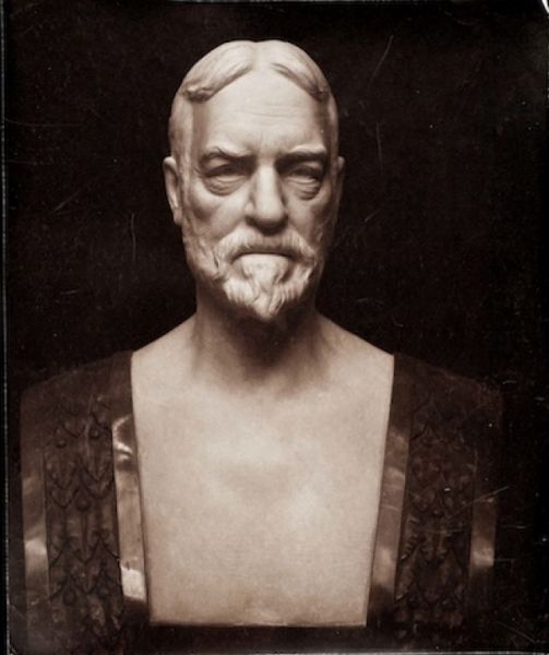 Busto ritratto d'uomo con barba e baffi (Edwin Gynn), Mezzobusto maschile (statua, opera isolata) di Andersen Hendrik Christian (attribuito) (inizio XX)