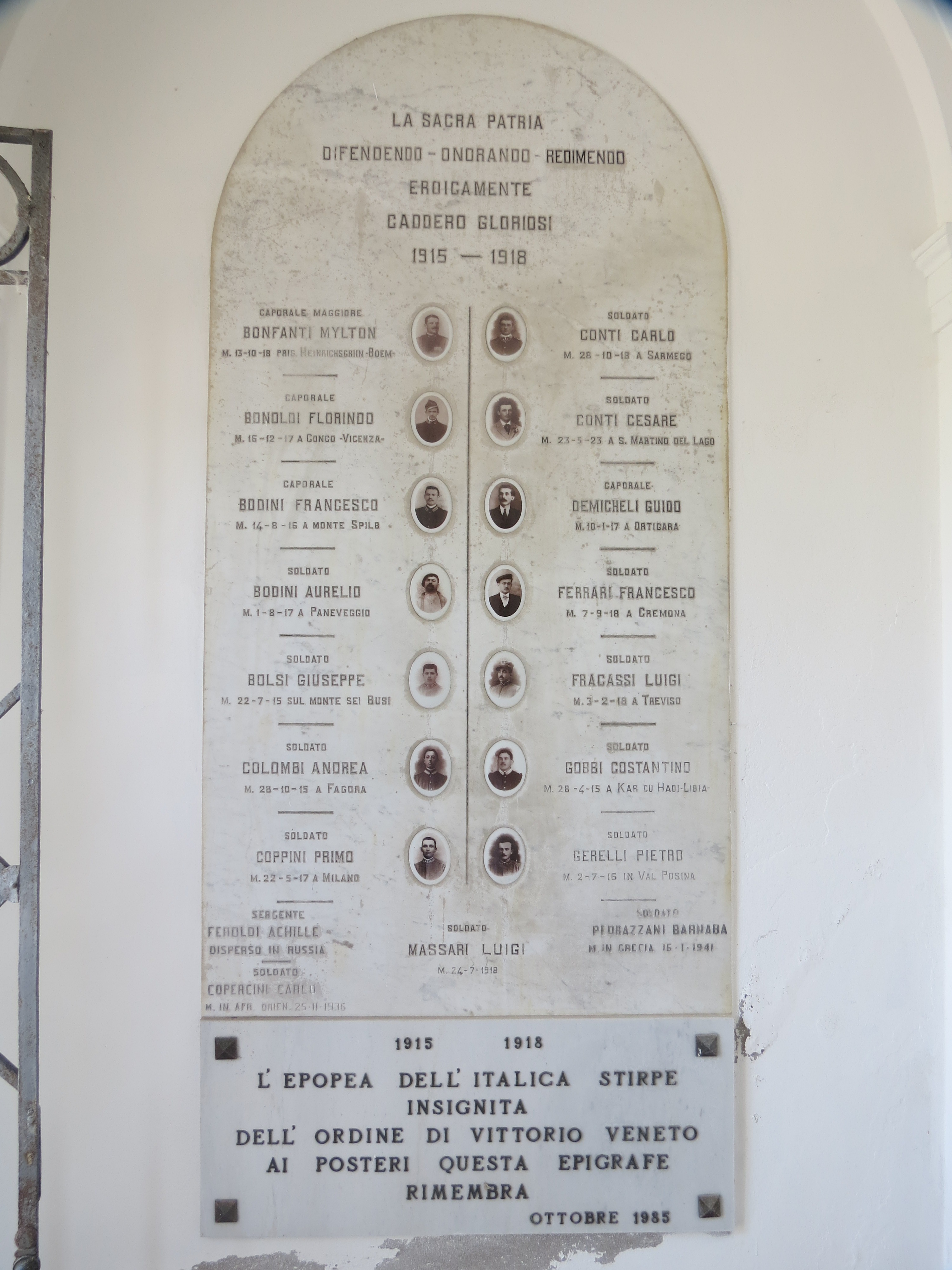 monumento ai caduti - a cappella - ambito italiano (sec. XX, sec. XX)