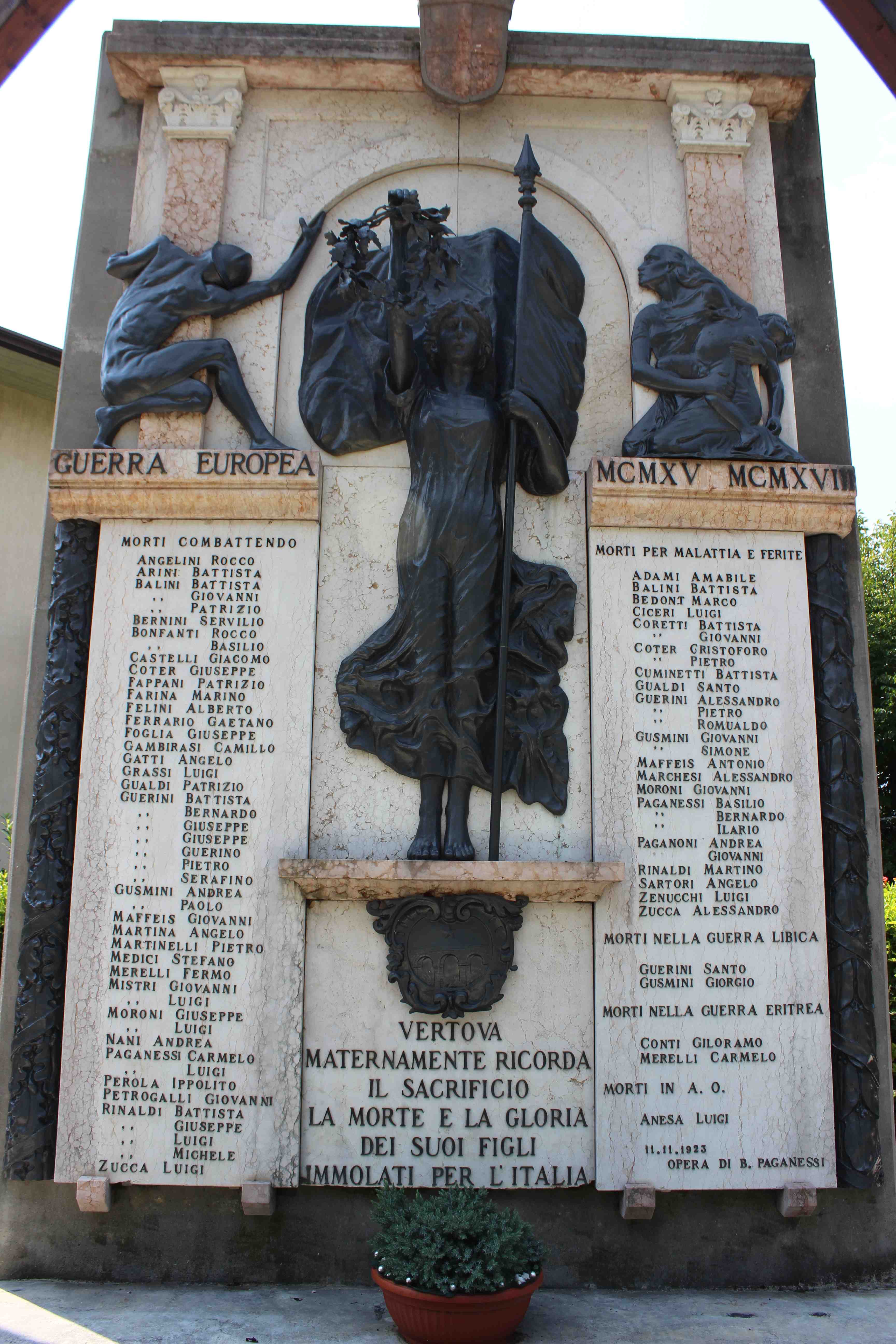 monumento ai caduti - a lapide, opera isolata di Paganessi Giovanni Battista (attribuito) (prima metà sec. XX)