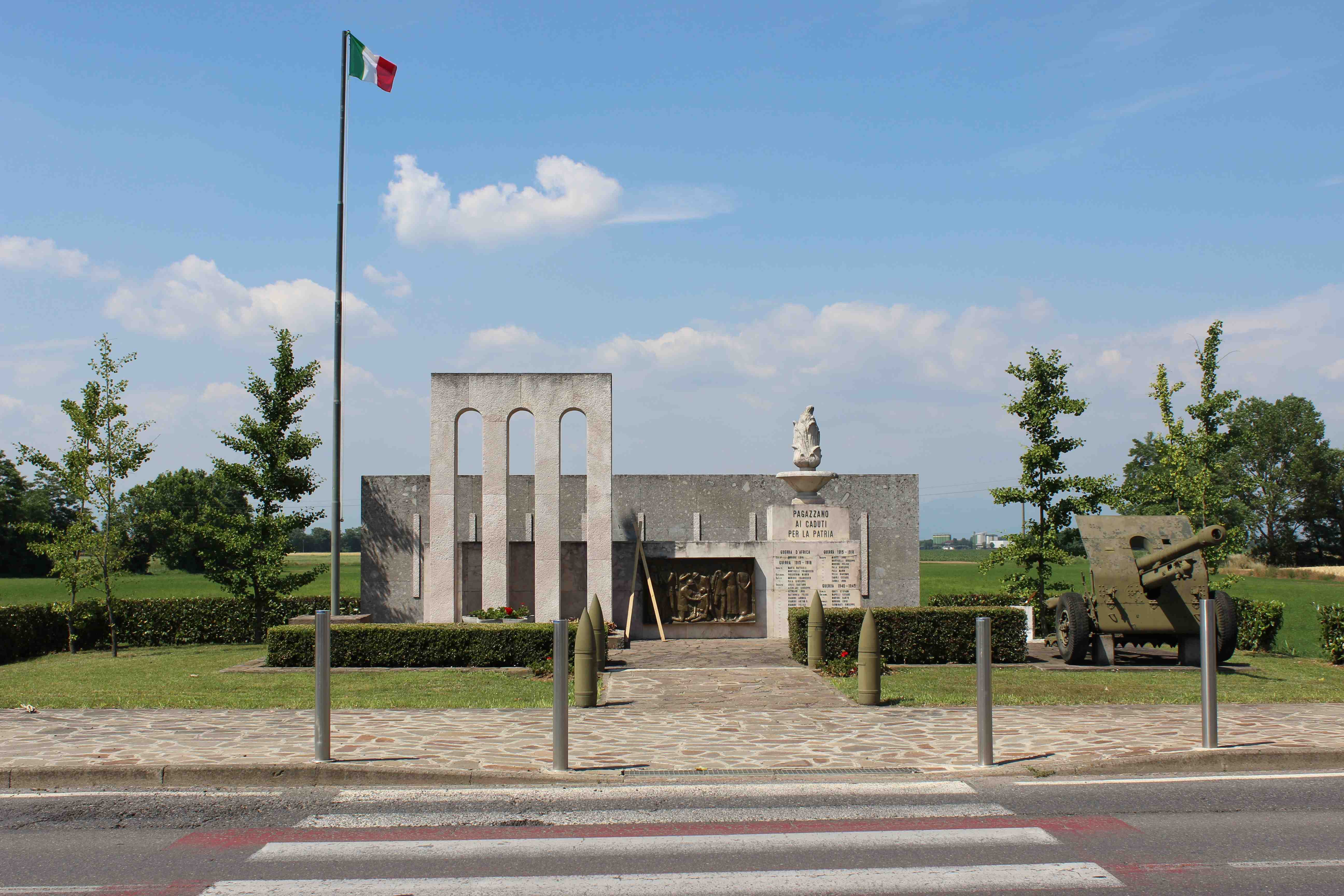 Ritorno dei soldati dal fronte (monumento ai caduti - ad emiciclo, opera isolata) di Colpani D (attribuito) - ambito italiano (prima metà sec. XX)