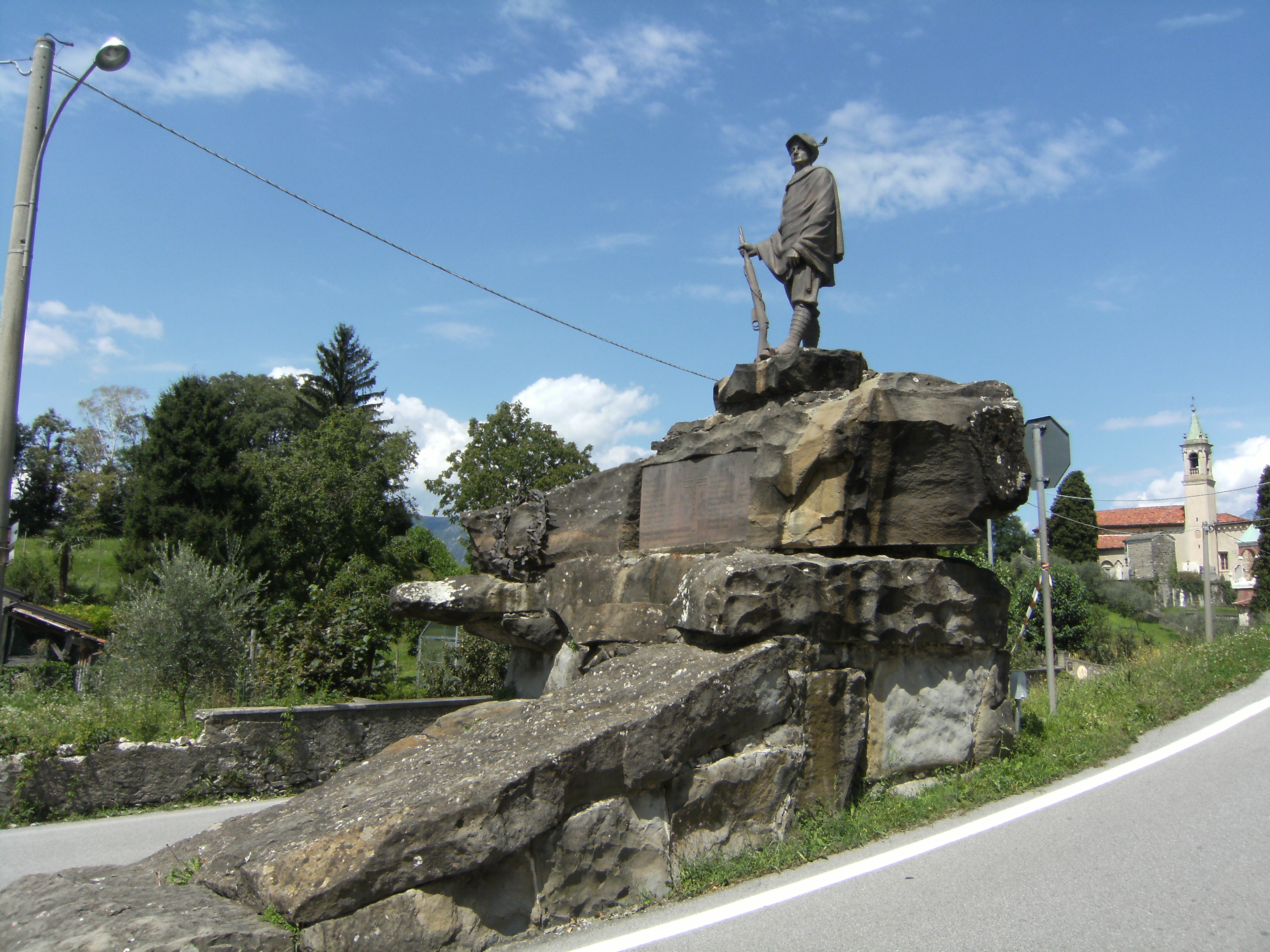 figura di soldato (monumento ai caduti - a montagna figurata) - ambito italiano (XX secolo)