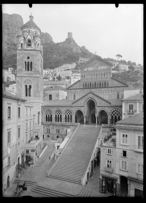 Amalfi - Piazza Duomo (negativo) di Samaritani, Ernesto (XX)