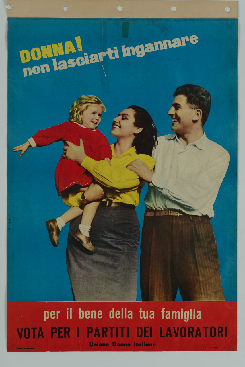 uomo e donna con bambina in braccio (manifesto) - ambito italiano (sec. XX)