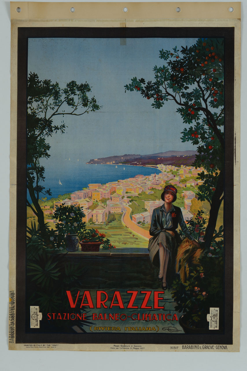 giovane donna seduta sul muretto di una terrazza sullo sfondo di Varazze (manifesto) di Craffonara Aurelio (sec. XX)