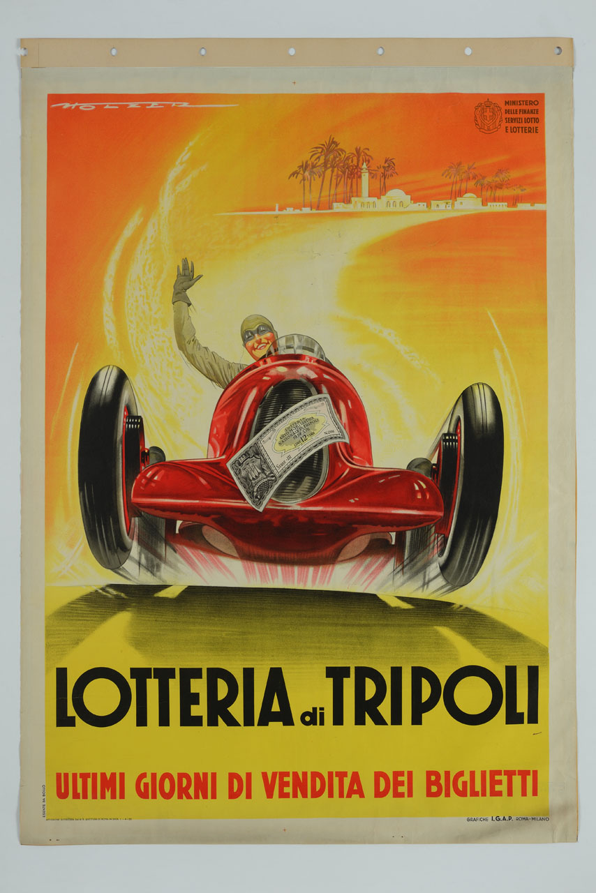 pilota sorridente saluta da una macchina da corsa con biglietto della lotteria sul cofano (manifesto) di Holzer (sec. XX)