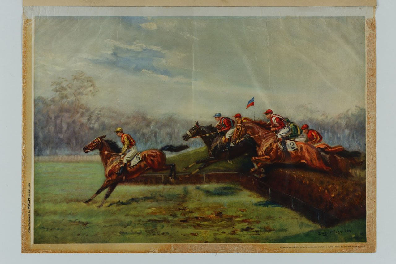 gruppo di fantini e cavalli gareggia nel salto di una siepe (manifesto) di Eug. Péchaubès - ambito italiano (sec. XX)