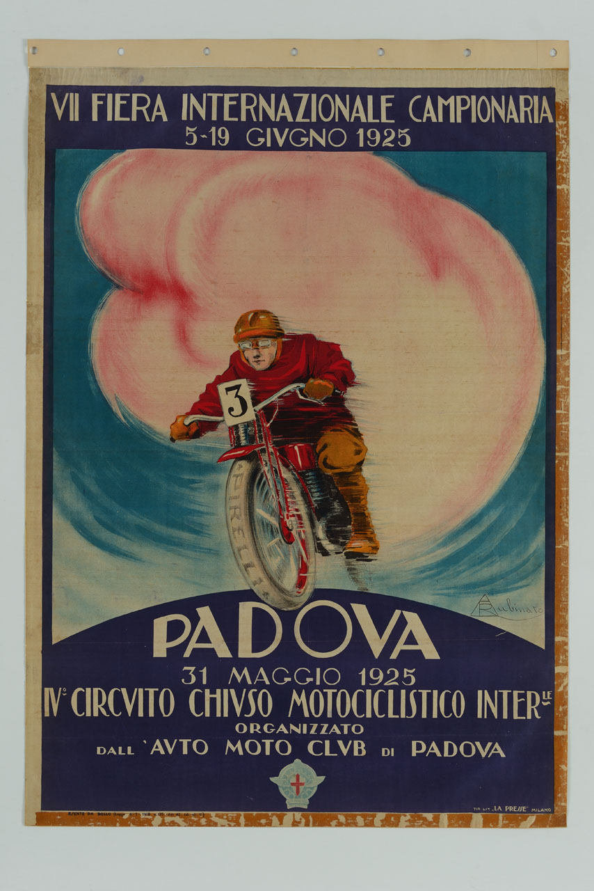 motociclista in corsa davanti a nuvola rosa (manifesto) di Rubinato detto Robinet (sec. XX)