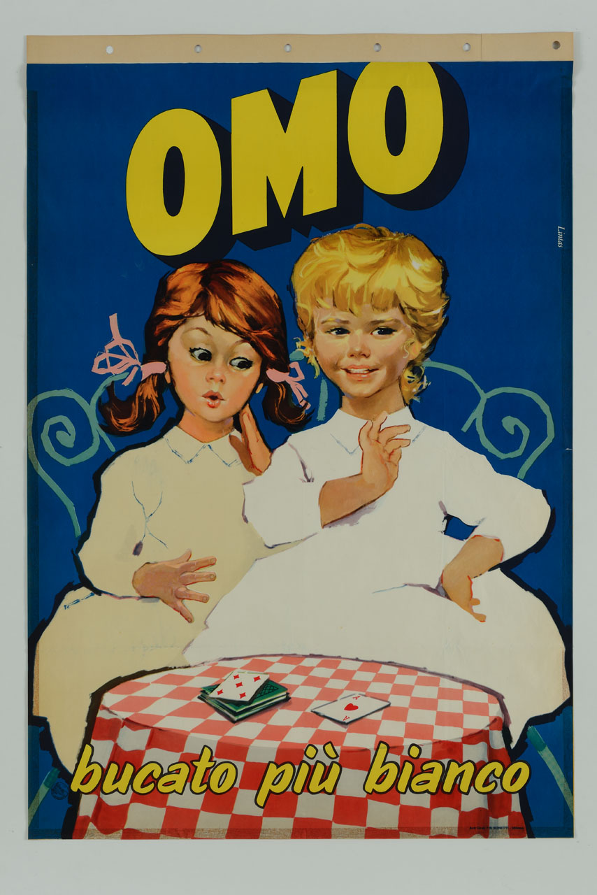 due bambine con un abiti uno più bianco dell'altro, sedute ad un tavolino con carte da gioco (manifesto) - ambito italiano (sec. XX)