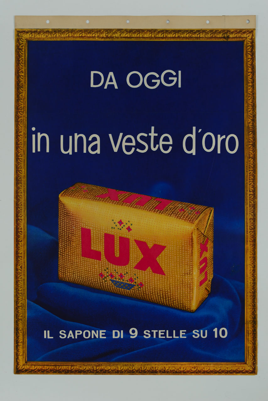 cornice in oro intorno a velluto blu su cui è poggiata una saponetta Lux con confezione dorata (manifesto) - ambito italiano (sec. XX)