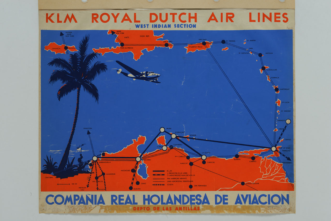 cartina con isole delle Antille, aereo in volo e traiettorie aeree tracciate (manifesto) - ambito olandese (sec. XX)