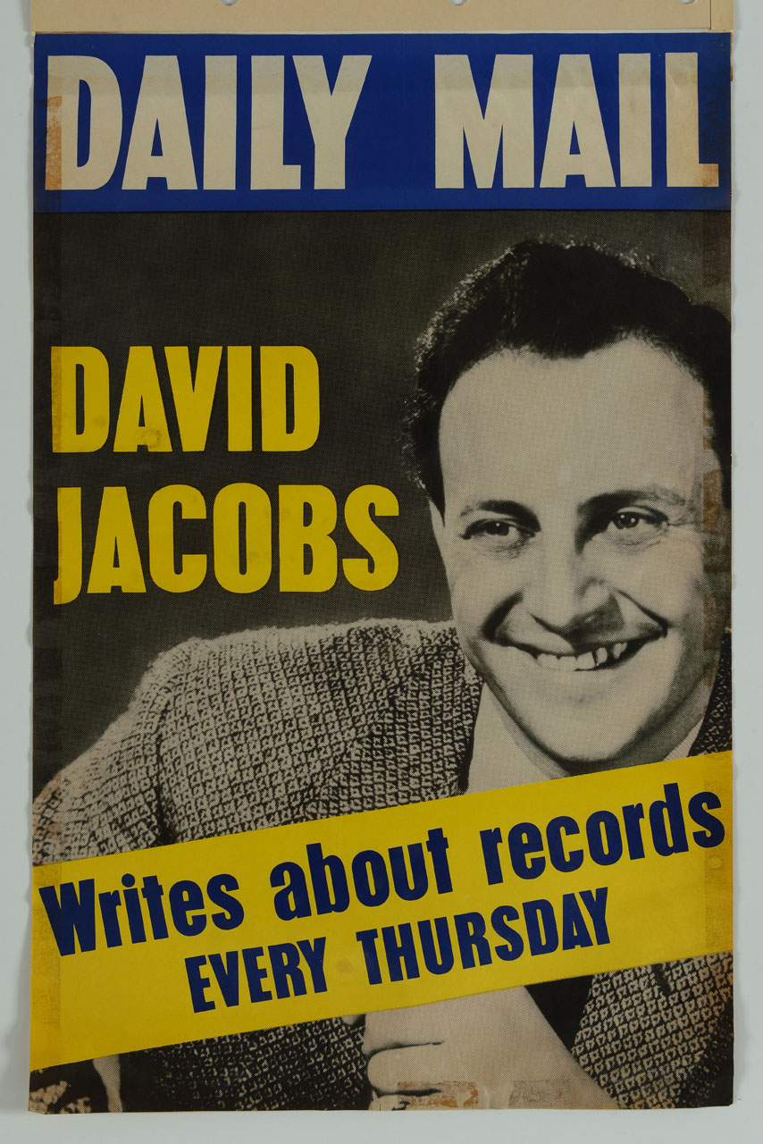 mezzobusto sorridente di David Jacobs (manifesto) - ambito inglese (sec. XX)