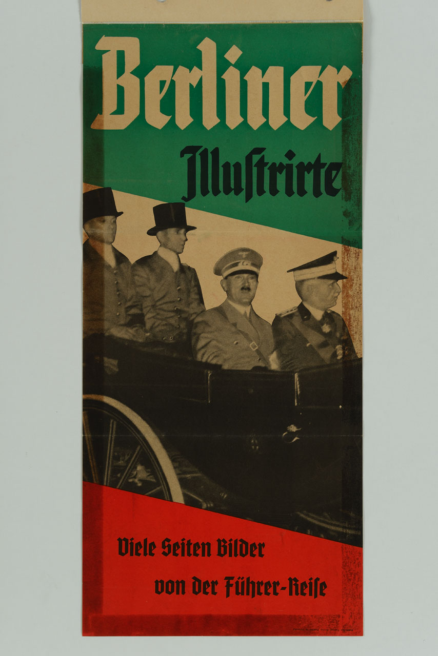 entro la banda diagonale bianca del tricolore Italiano la fotografia di Hitler in carozza con il Re Vittorio Emanuele III, in occasione della visita ufficiale del führer in Italia (manifesto) - ambito tedesco (sec. XX)