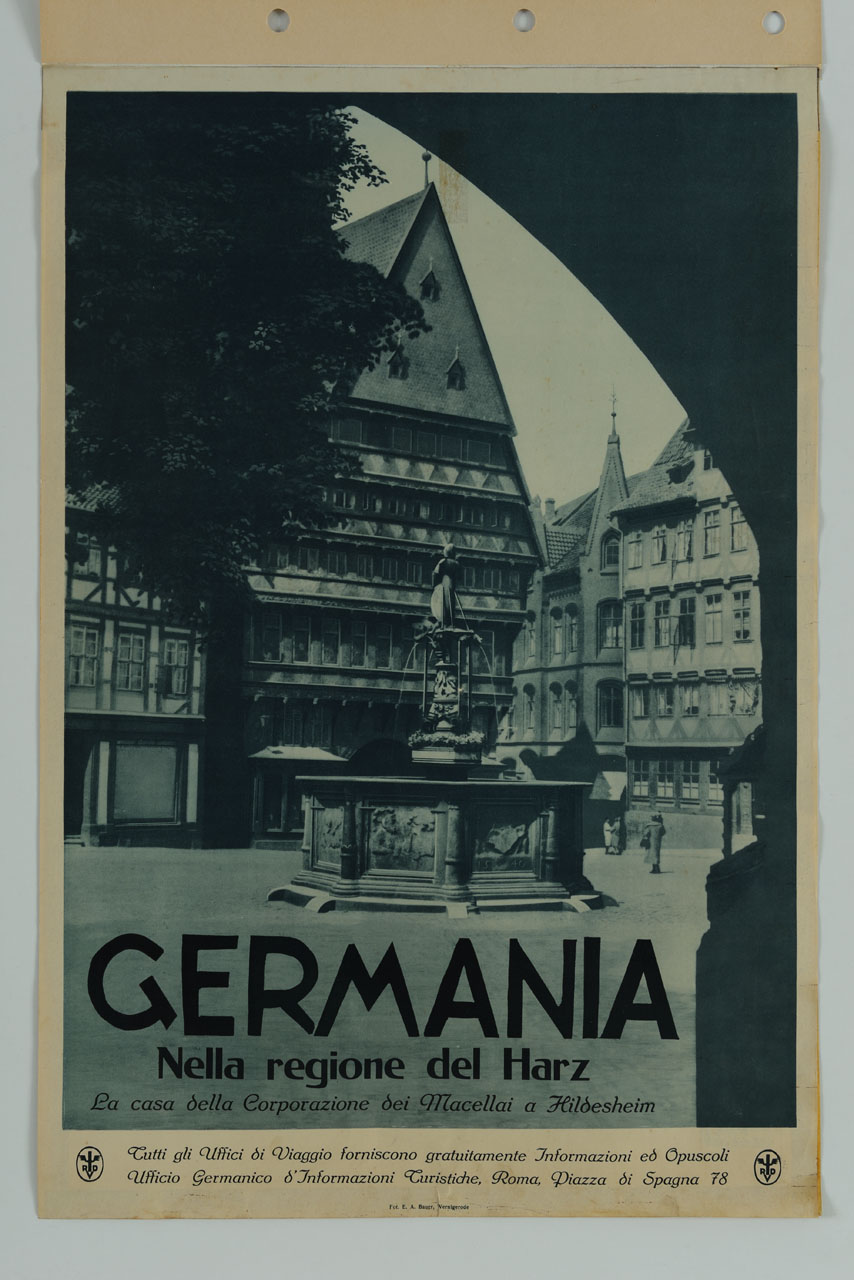 veduta della casa della corporazione dei macellai a Hildesheim (manifesto) di Bauer E. A - ambito tedesco (metà sec. XX)