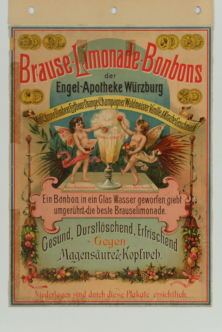 due putti mettono in un bicchiere delle caramelle di limonata frizzante tra decorazioni con fiori e frutti (manifesto) - ambito tedesco (sec. XX)