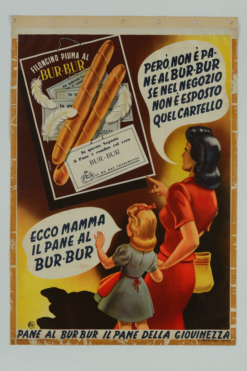 madre e figlia leggono un cartello con l'illustrazione di due filoncini di pane e delle piume (manifesto) di Samsa - ambito milanese (sec. XX)