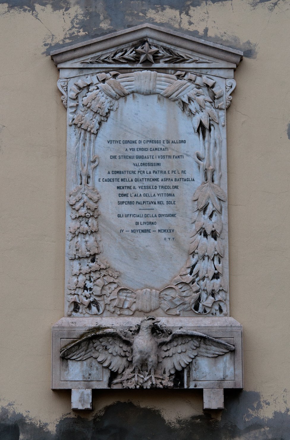allegoria della Vittoria come aquila (monumento ai caduti - a lapide) - ambito toscano (sec. XX)