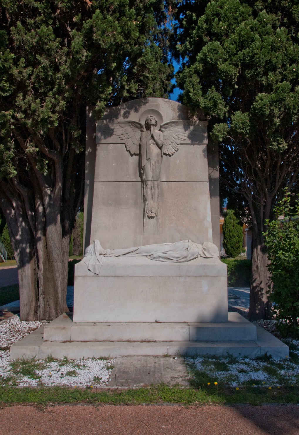 morte del soldato (monumento ai caduti - a stele) di Heuvelmans Lucienne Antoinette Adélaide (sec. XX)