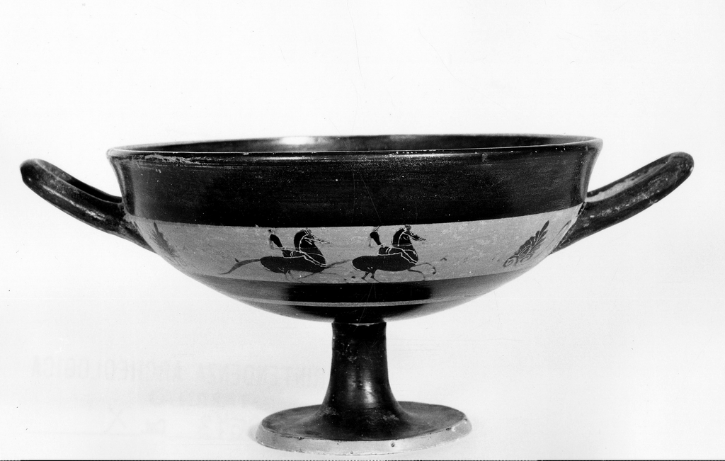 kylix - fabbrica locale (metà sec. VI a.C)