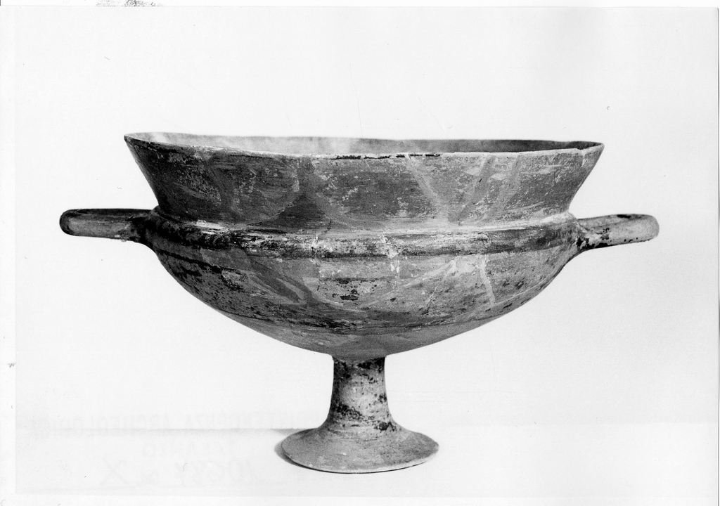 kylix - fabbrica locale (metà sec. VI a.C)