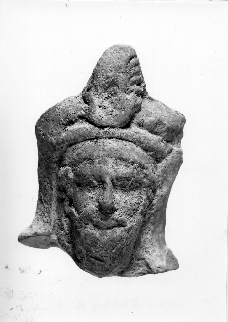 figura maschile barbata (terracotta figurata) - officina tarantina (inizio sec. IV a.C)