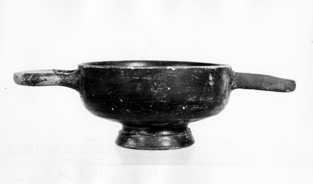 tazza - produzione locale (inizio sec. III a.C)