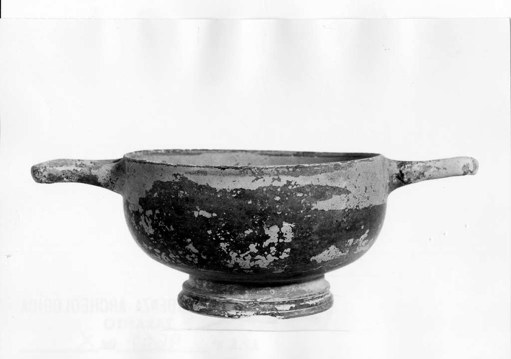 tazza - produzione locale (fine/ inizio secc. IV a.C. - III a.C)