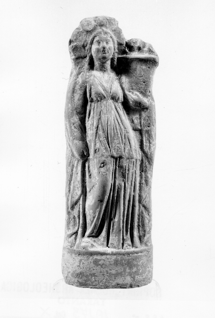 Polyboia(?) (terracotta figurata, culto di Apollo-Hykinthos) - fabbrica tarantina (secc. IV a.C.-III a.C)