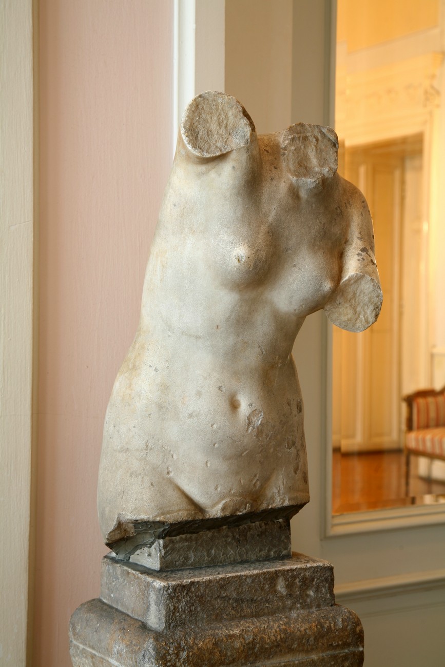 Torso di Afrodite Anadiomene (scultura) (Eta' degli Antonini)