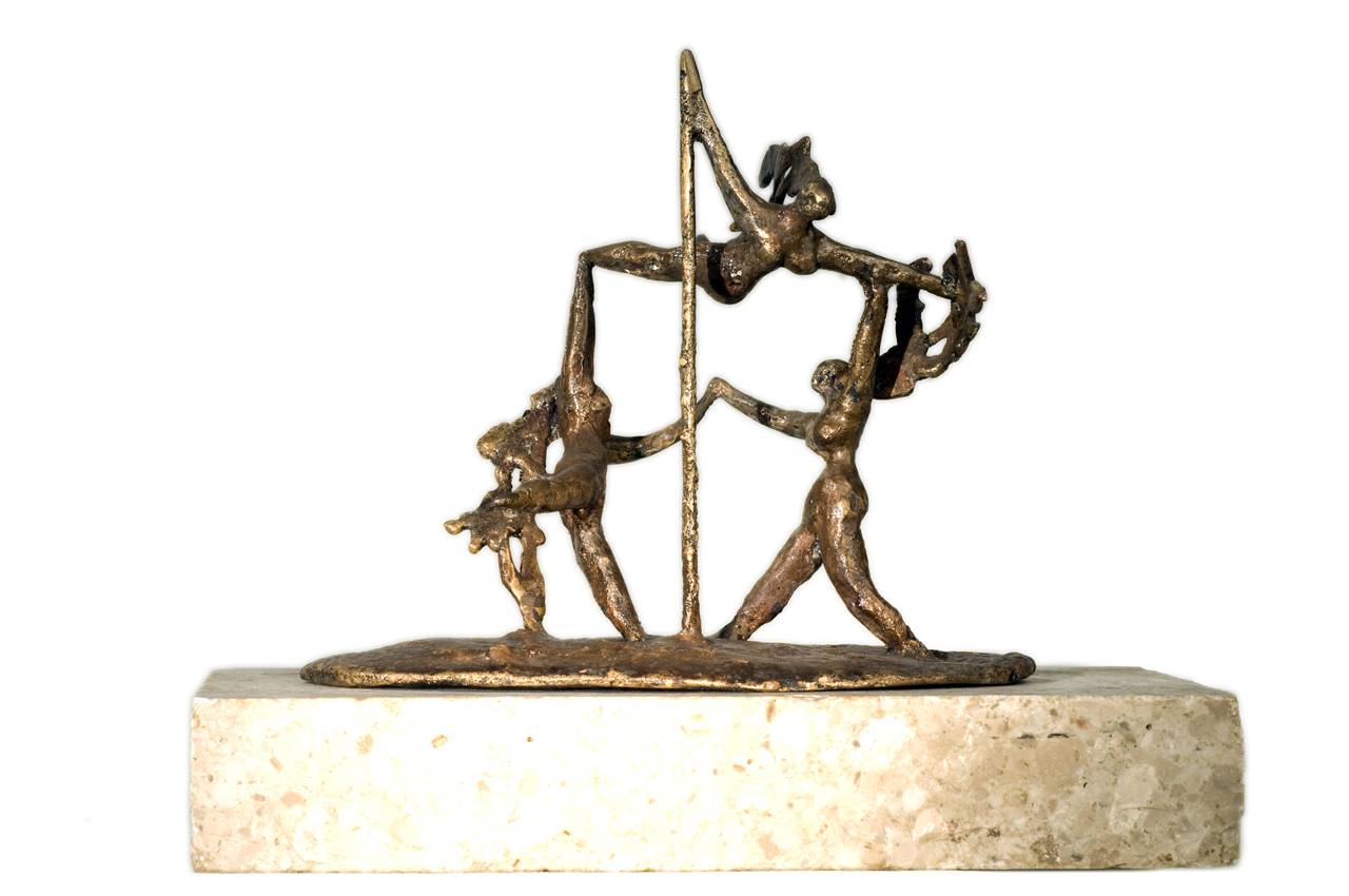 Acrobatic dance 3 figures fountain, figure di acrobati (scultura) di Friscia Albert (sec. XX/ terzo quarto)