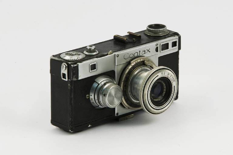 Zeiss Ikon Contax I modello D (apparecchio fotografico, tascabile, a pellicola 35mm) di Zeiss Ikon, Carl Zeiss (sec. XX)
