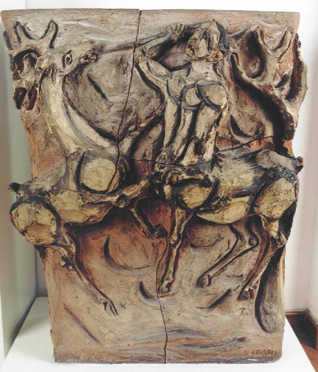 Lotta tra centauro e cervo (scultura - LATERALE DI CAMINO DESTRO, opera isolata) di Fabbri Agenore (metà sec. XX)
