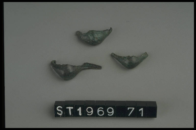 fibula a navicella - cultura di Golasecca (fine/ inizio secc. VI/ V a.C)