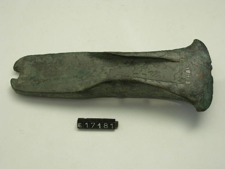ascia ad alette, tipo Tarmassia - periodo di età del Bronzo (sec. XIV a.C)