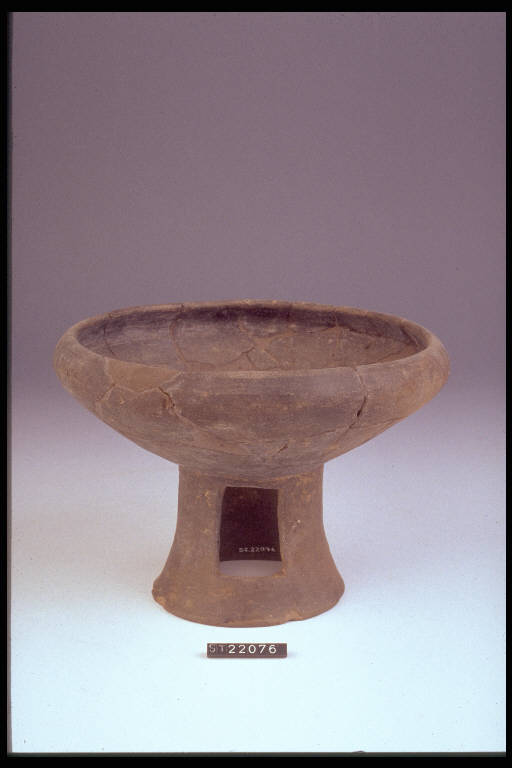 coppa su alto piede - cultura di Golasecca (sec. VII a.C)