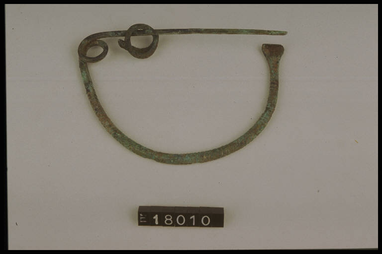 fibula ad arco semplice - Cultura di Golasecca (secc. IX/ VI a.C)