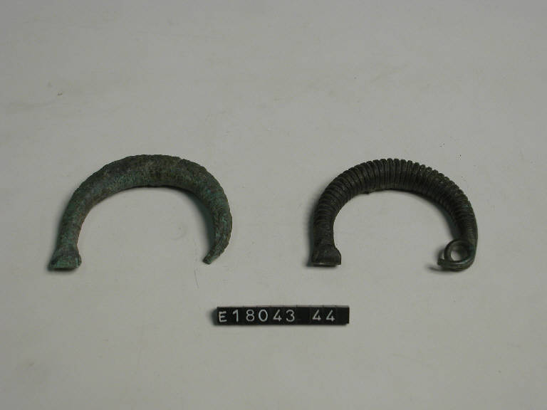 fibula ad arco ingrossato - Cultura di Golasecca (secc. X/ IX a.C)