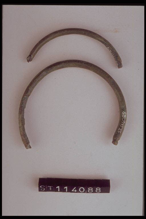 armilla a capi aperti - cultura di Golasecca (terzo quarto sec. VI a.C)
