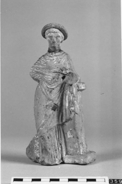 Figura femminile (statuetta) - produzione magno-greca (fine/ inizio secc. III/II a.C)