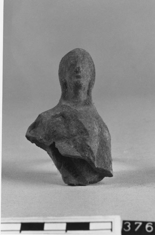 Figura femminile (statuetta) - produzione magno-greca (prima metà sec. III a.C)