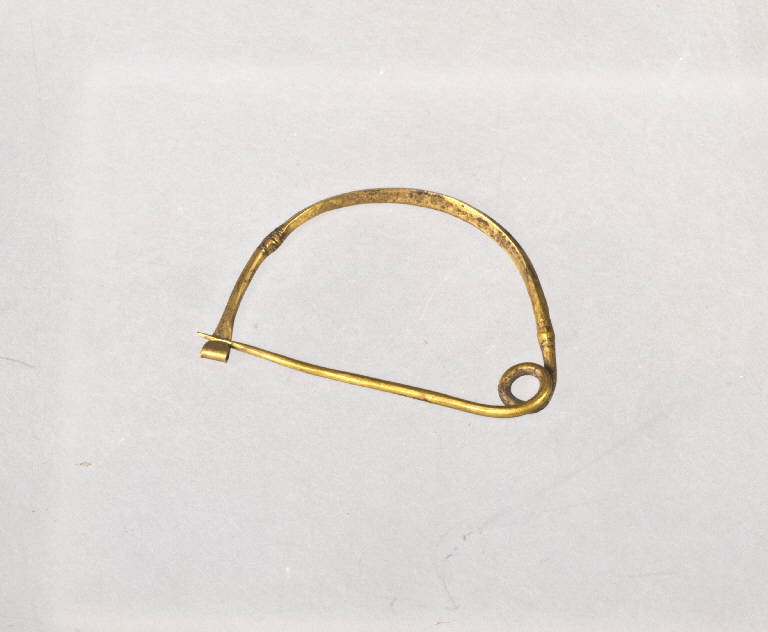 fibula ad arco (secc. V/ IV a.C)