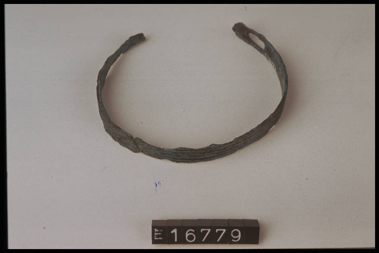 armilla a nastro - cultura di Golasecca (sec. VII a.C)